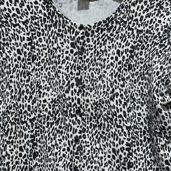 Silx By August Silk Cardigan Sweater Size M Gray Black Leopard MISSING BUTTON - Picture 3 of 9